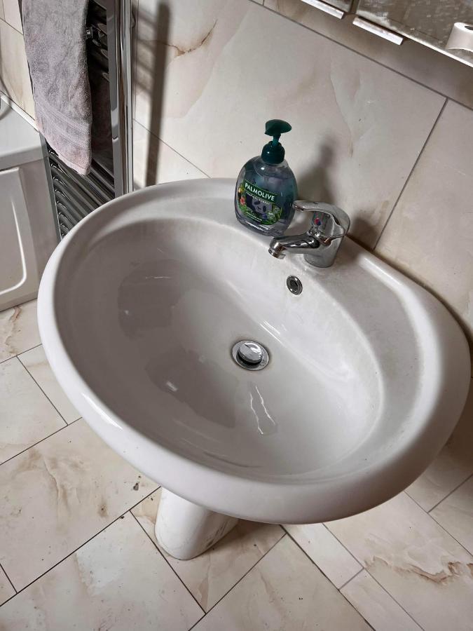 Luton Town House Near Airport Apartment Luaran gambar