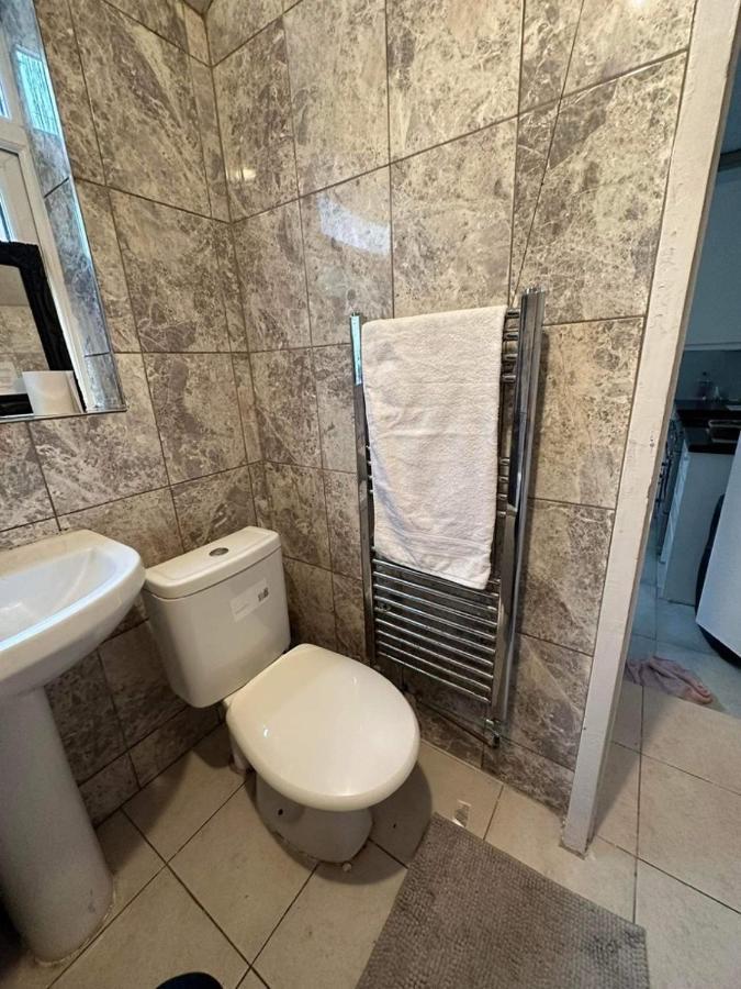 Luton Town House Near Airport Apartment Luaran gambar
