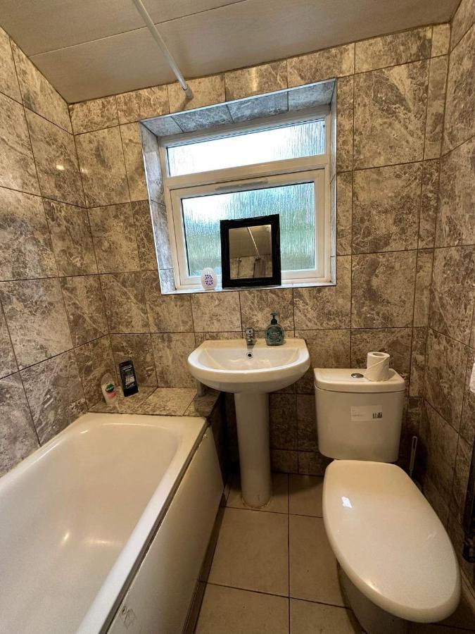 Luton Town House Near Airport Apartment Luaran gambar