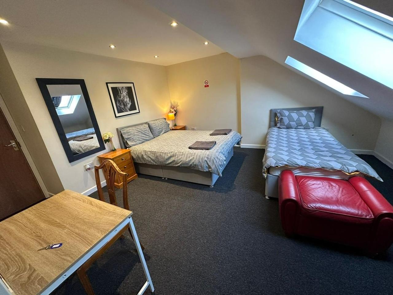 Luton Town House Near Airport Apartment Luaran gambar